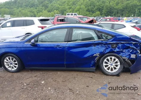 2015 Ford Fusion S z USA, uszkodzony, nr VIN 3FA6P0G70FR242519